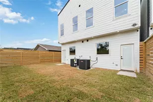 8048 Sunbury St, Houston, TX 77028 - Photo 14