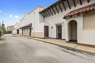 2744 Briarhurst Dr, Houston, TX 77057 - Photo 2