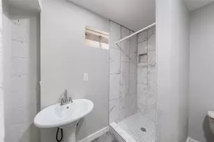 213 Caplin St, Houston, TX 77022 - Photo 18