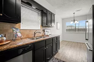 1227 Mission Dr, La Porte, TX 77571 - Photo 10