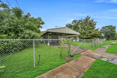 8101 Howard Drive, Houston, TX 77017 - Photo 16