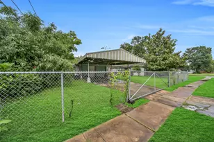 8101 Howard Dr, Houston, TX 77017 - Photo 16