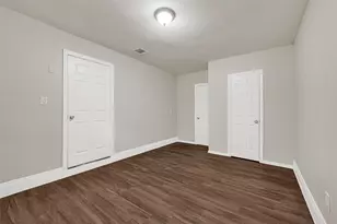 5714 Peacock St, Houston, TX 77033 - Photo 18