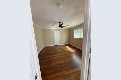 305 E Francis Street, Baytown, TX 77520 - Photo 4