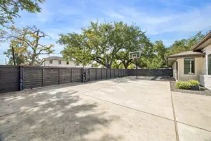 902 Worthshire St, Houston, TX 77008 - Photo 48