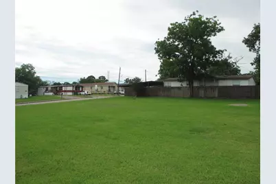 1008 W Main Street, Baytown, TX 77520 - Photo 8