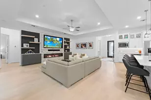 413 New Frst Ln, The Woodlands, TX 77382 - Photo 10