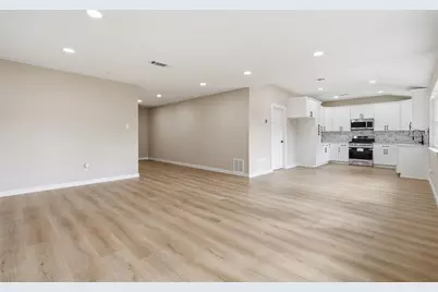 8902 Winding River Drive, Houston, TX 77088 - Photo 10