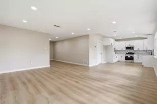 8902 Winding River Dr, Houston, TX 77088 - Photo 10