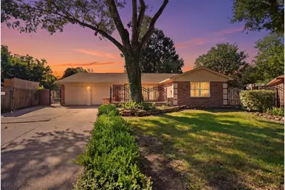 8902 Winding River Drive, Houston, TX 77088 - Photo 2