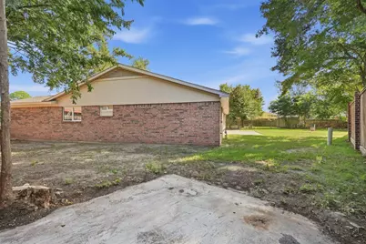 8902 Winding River Drive, Houston, TX 77088 - Photo 32