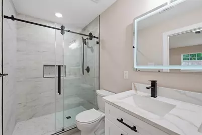 8902 Winding River Drive, Houston, TX 77088 - Photo 22