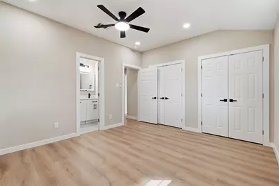 8902 Winding River Drive, Houston, TX 77088 - Photo 14
