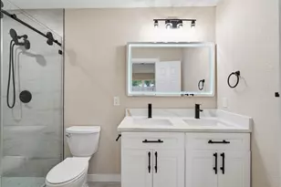8902 Winding River Dr, Houston, TX 77088 - Photo 26
