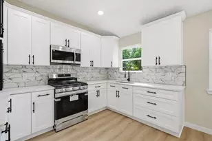 8902 Winding River Dr, Houston, TX 77088 - Photo 18