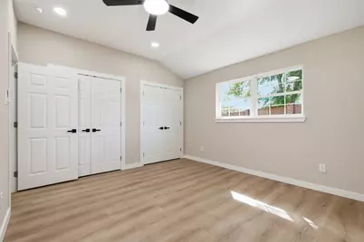 8902 Winding River Drive, Houston, TX 77088 - Photo 16