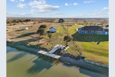 9850 S Redfish Drive, Hitchcock, TX 77563 - Photo 2