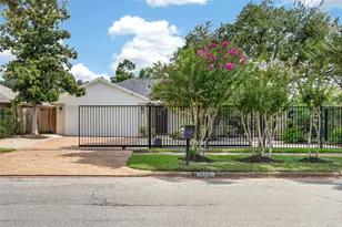 10335 Emnora Ln, Houston, TX 77043 - Photo 2