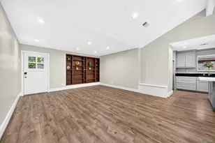 10335 Emnora Ln, Houston, TX 77043 - Photo 8