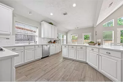 155 E Concord Valley Circle, The Woodlands, TX 77382 - Photo 10