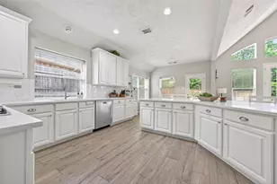 155 E Concord Valley Cir, The Woodlands, TX 77382 - Photo 10