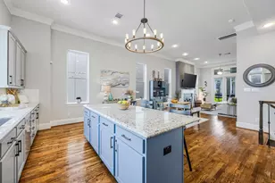 253 E 27th St, Houston, TX 77008 - Photo 1