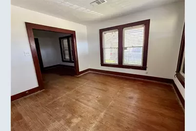 202 S Magnolia Street, Highlands, TX 77562 - Photo 2