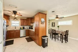820 Perry St, Angleton, TX 77515 - Photo 16