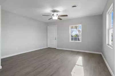 305 S Erwin Street, Brazoria, TX 77422 - Photo 4