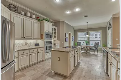 111 S Castlegreen Circle, The Woodlands, TX 77381 - Photo 24