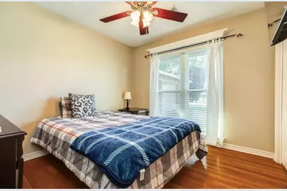 820 Perry Street, Angleton, TX 77515 - Photo 22