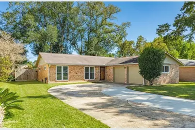 820 Perry Street, Angleton, TX 77515 - Photo 2