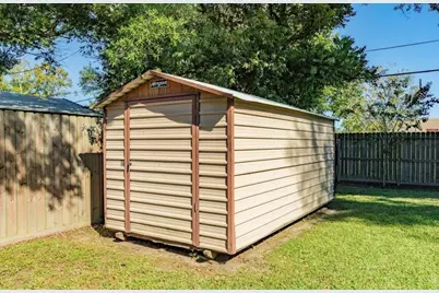 820 Perry Street, Angleton, TX 77515 - Photo 8