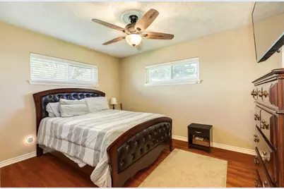 820 Perry Street, Angleton, TX 77515 - Photo 24