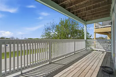 709 N Bayshore Drive, La Porte, TX 77571 - Photo 4