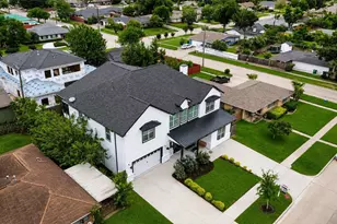 8006 Longridge Dr, Houston, TX 77055 - Photo 2