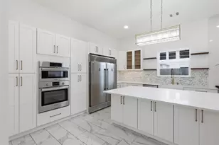 8006 Longridge Dr, Houston, TX 77055 - Photo 14