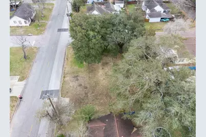 409 E Gulf Street, Baytown, TX 77520 - Photo 2