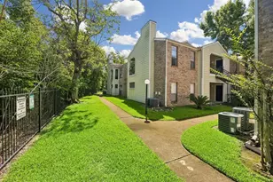 6602 Harbor Town Dr, Houston, TX 77036 - Photo 2