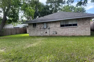 13611 Fernhill Dr, Sugar Land, TX 77498 - Photo 4
