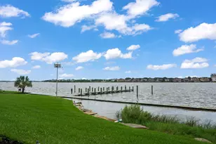 401 Lakeside Ln, Houston, TX 77058 - Photo 20
