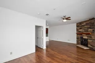 401 Lakeside Ln, Houston, TX 77058 - Photo 16