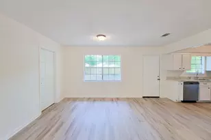 6 Sowell Ln, Huntsville, TX 77320 - Photo 2