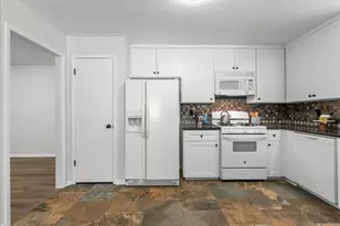 1918 Crooked Creek Ln, Pearland, TX 77581 - Photo 12