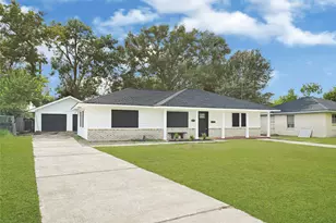 2703 Ammons St, Baytown, TX 77521 - Photo 2
