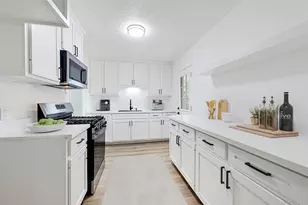 2703 Ammons St, Baytown, TX 77521 - Photo 8