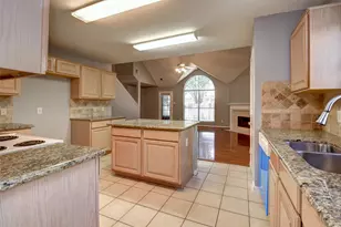 2114 Whirlaway Dr, Stafford, TX 77477 - Photo 12
