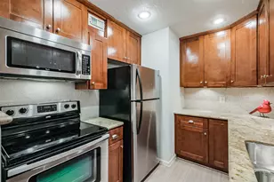 7575 Katy Fwy, Houston, TX 77024 - Photo 6