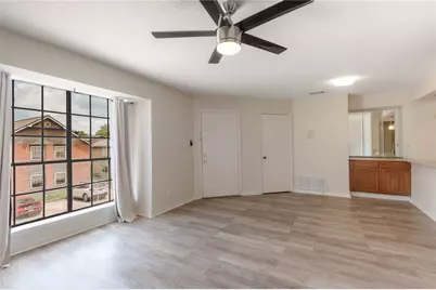 2402 Sycamore Avenue #D6, Huntsville, TX 77340 - Photo 12