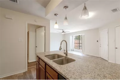 2402 Sycamore Avenue #D6, Huntsville, TX 77340 - Photo 18